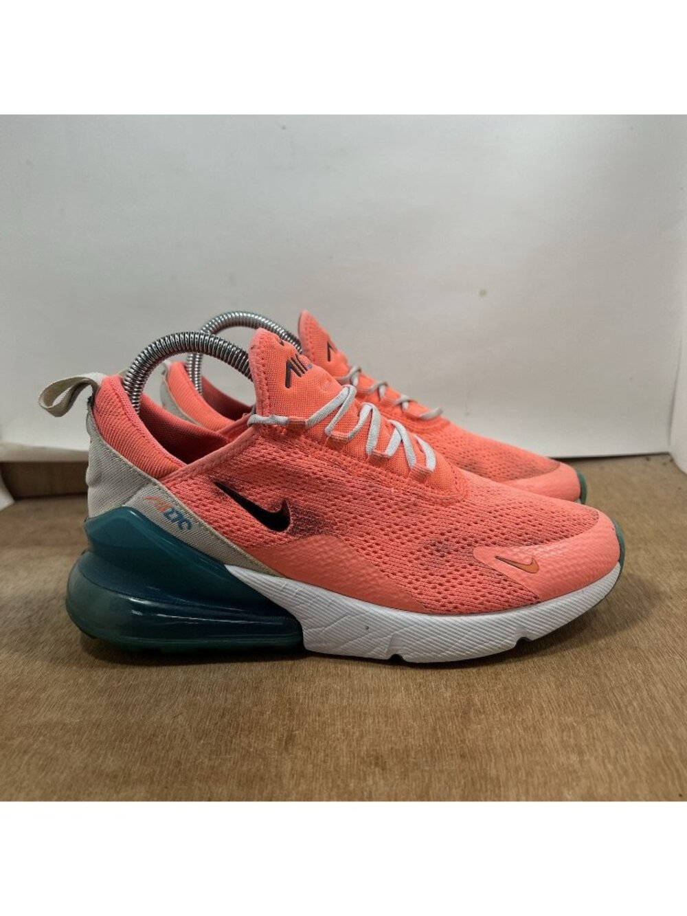 Nike Air Max 270 Women's Size 7 Running Shoes Lava Glow Hot Pink